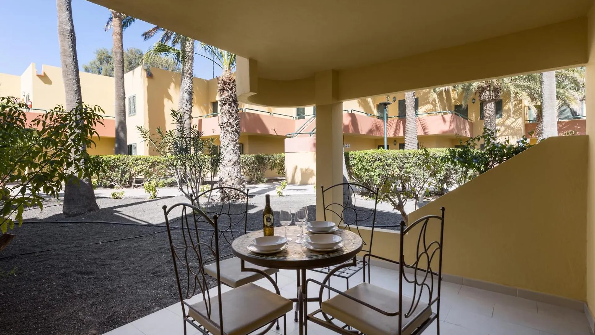 Home2Book Pool & Tennis Court Cozy Apt, Corralejo