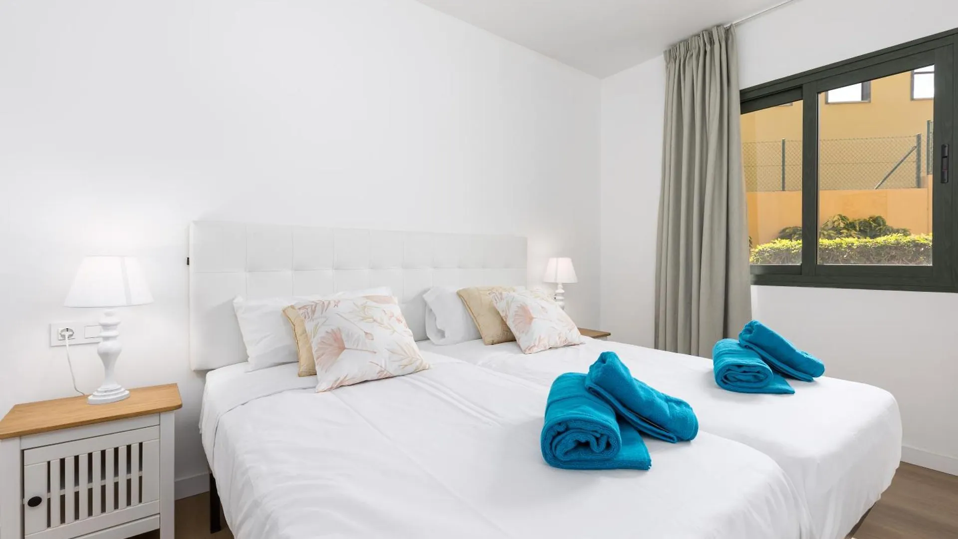 Home2Book Pool & Tennis Court Cozy Apt, Κοραλέχο Διαμέρισμα