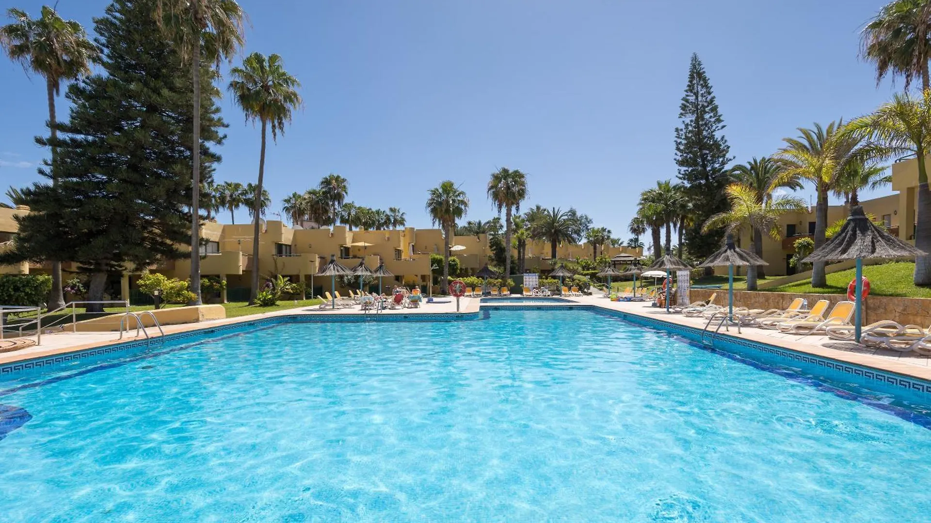 Home2Book Pool & Tennis Court Cozy Apt, Corralejo