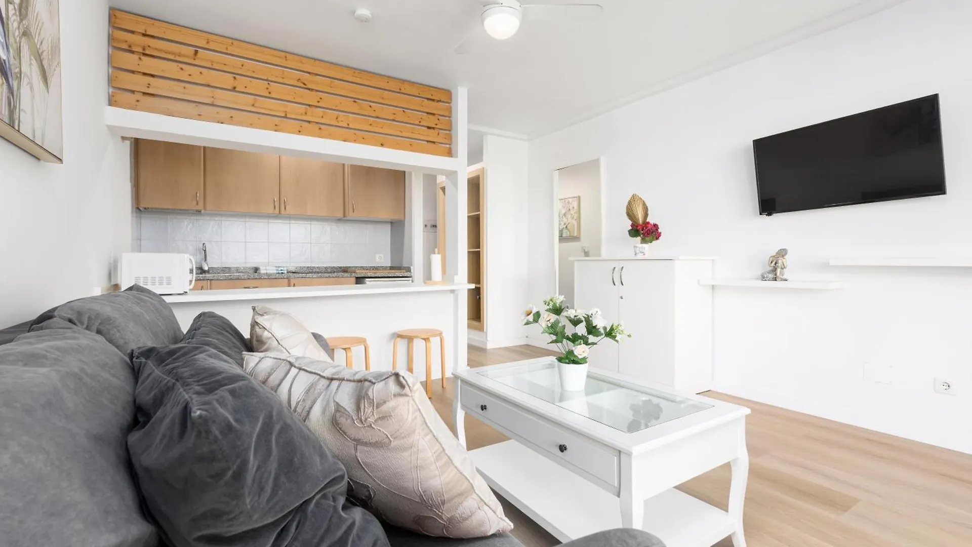 Home2Book Pool & Tennis Court Cozy Apt, Κοραλέχο 0*,